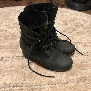 Sorel black boots